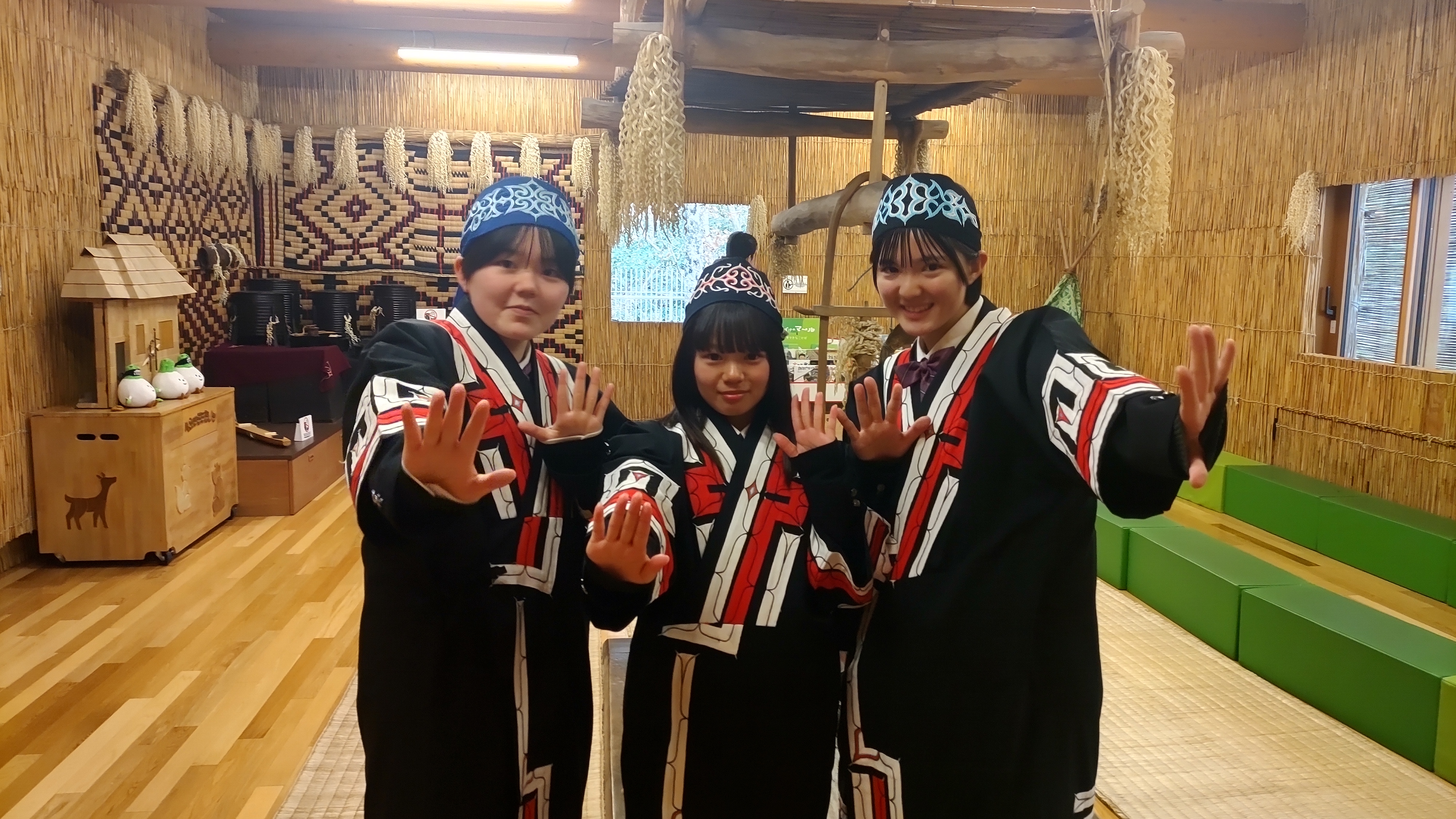 TRIPART_0001_BURST20251111142206413_COVER