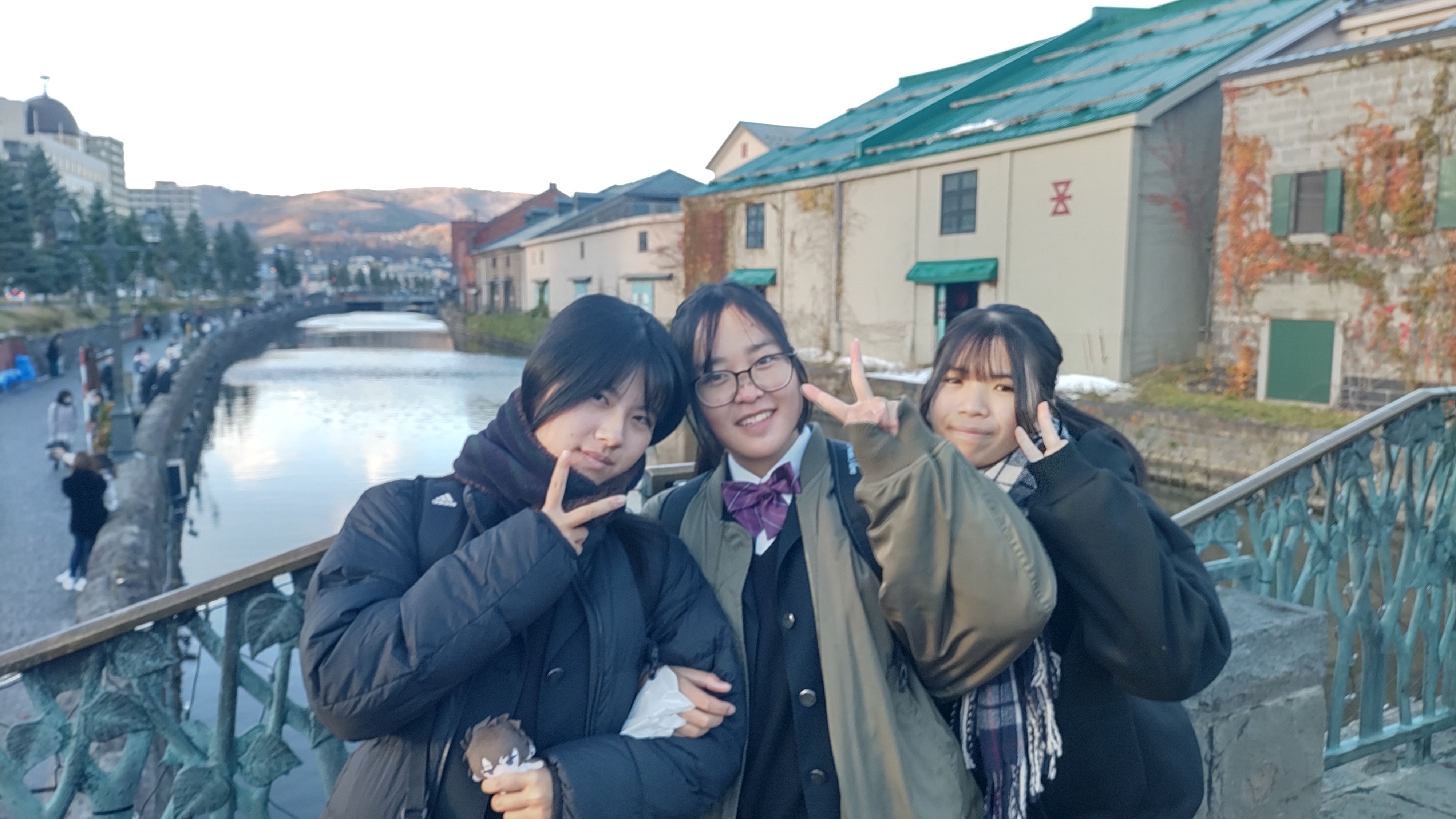 CENTER_0001_BURST20251112151235338_COVER